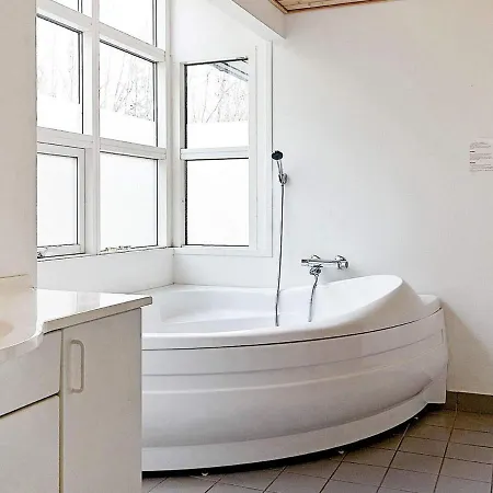Holiday home Four-bedroom In 5 *