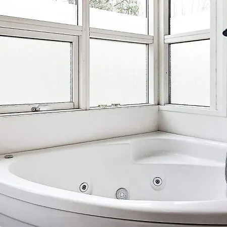 Modern Cedar Near - By Traum *