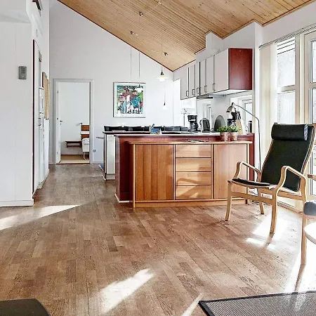 Four-bedroom In 5 Holiday home *